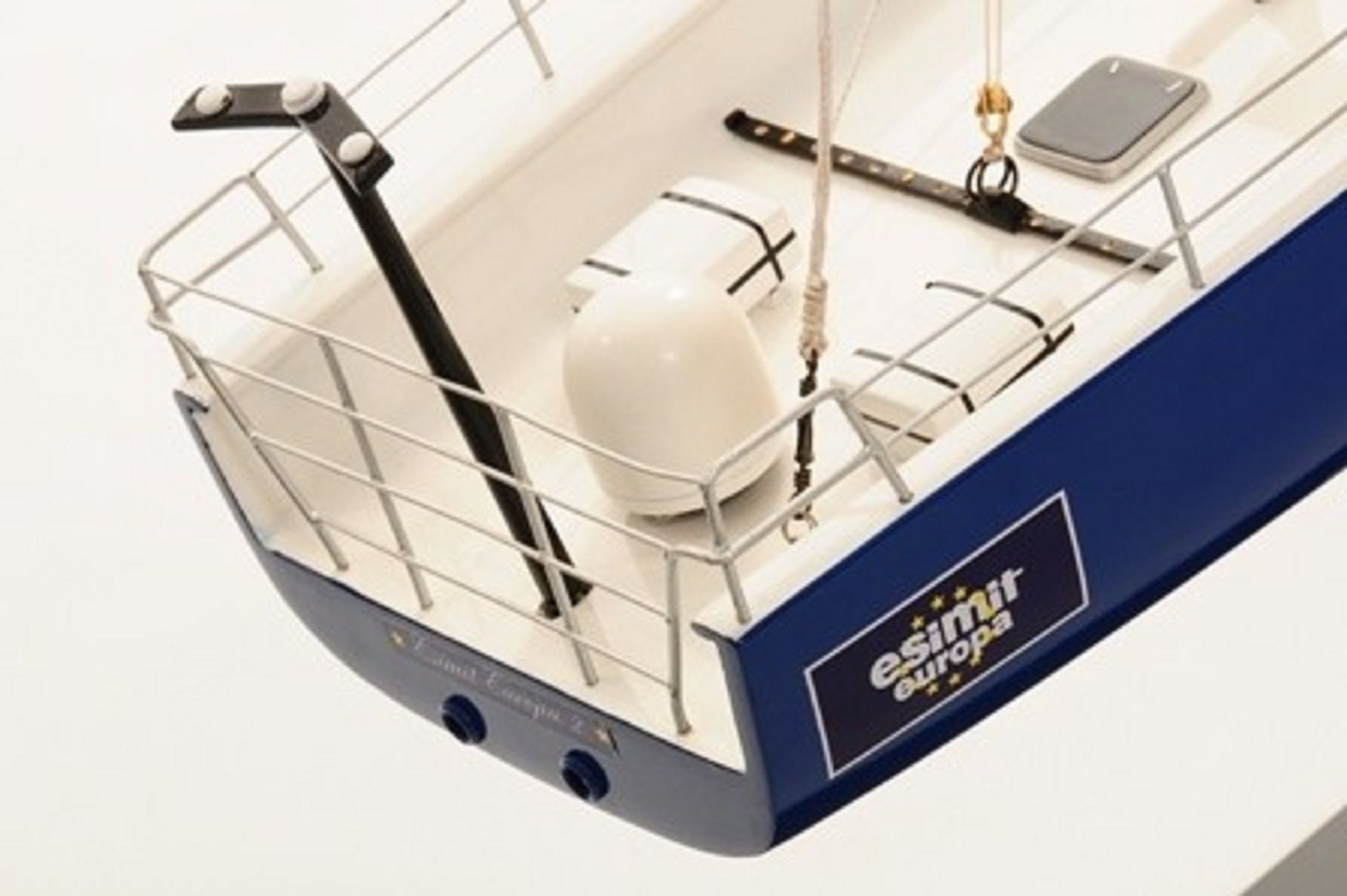 1229-7080-Supermaxi-Model-Yacht