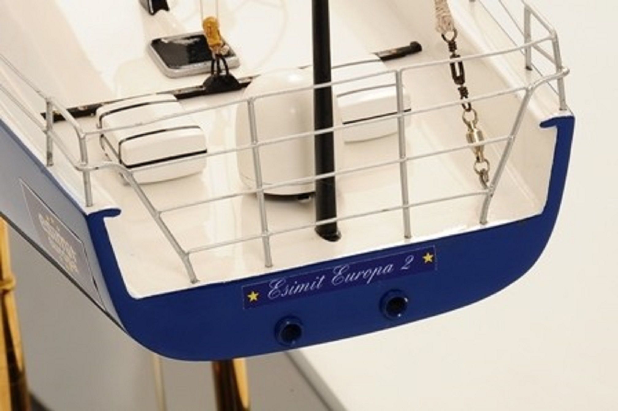 1229-7085-Supermaxi-Model-Yacht