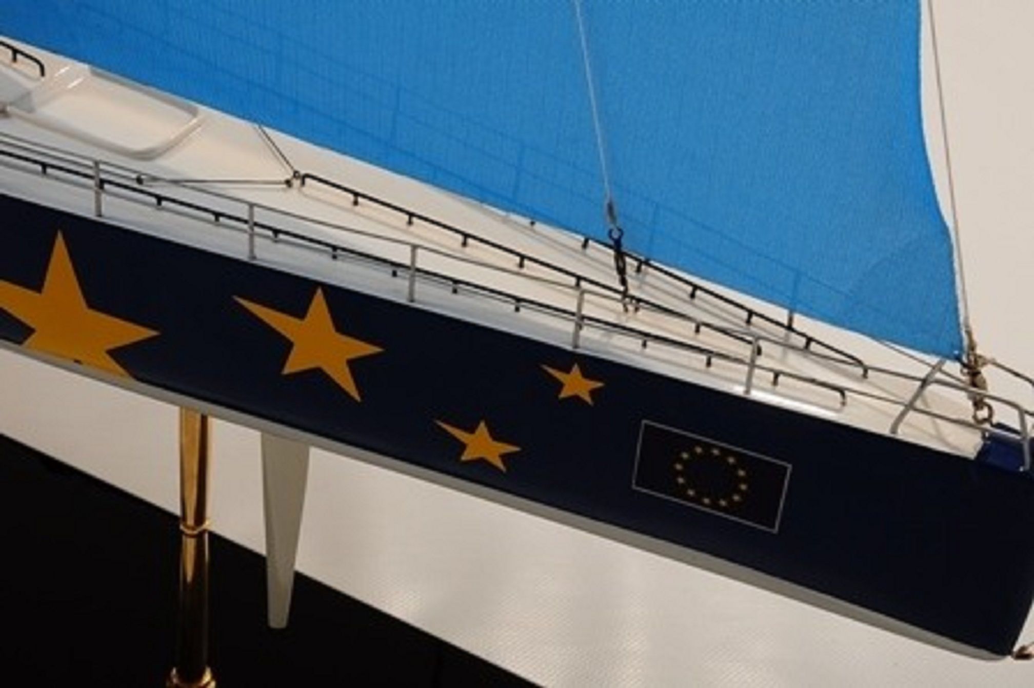 1229-7086-Supermaxi-Model-Yacht