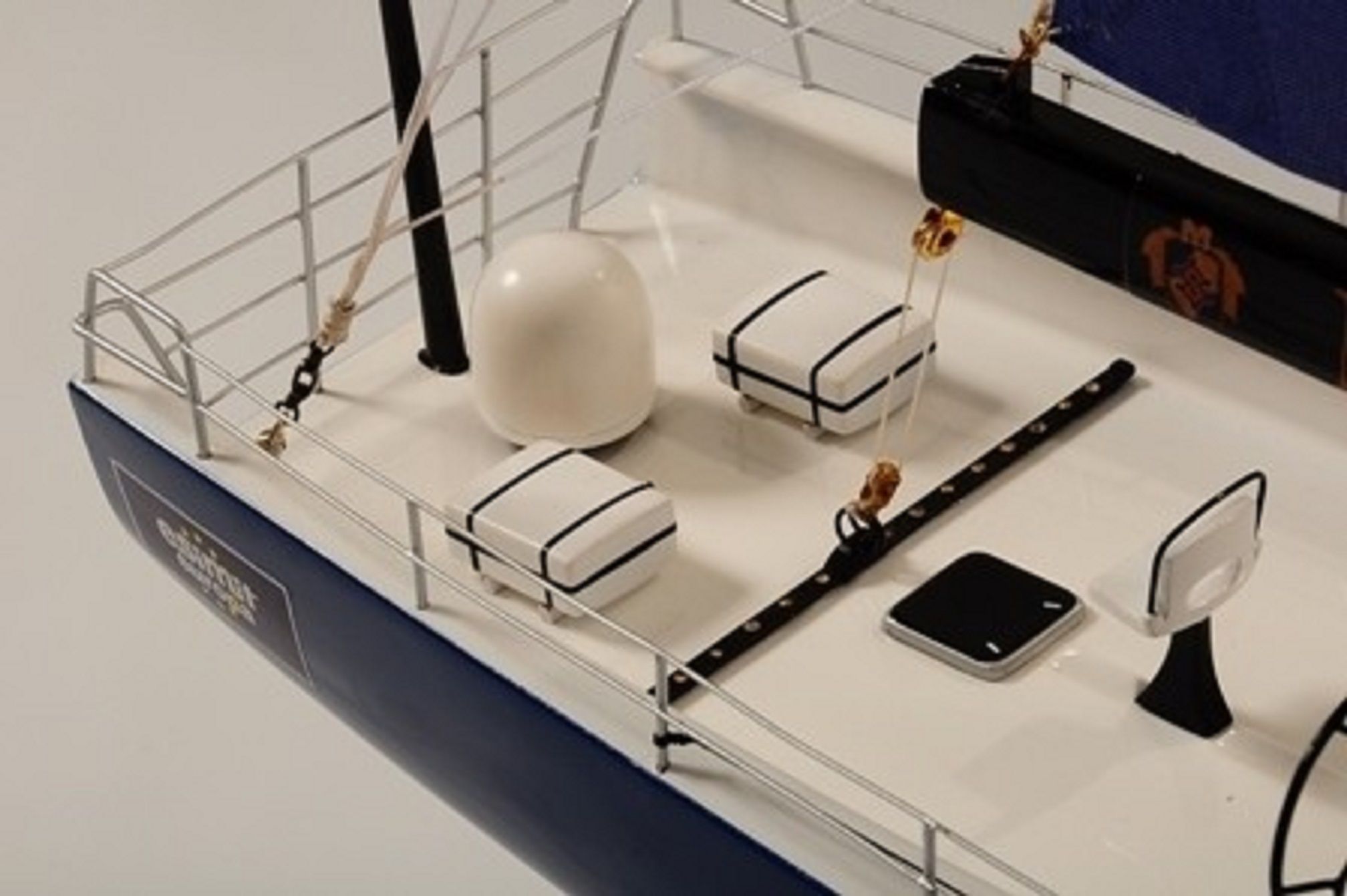 1229-7087-Supermaxi-Model-Yacht