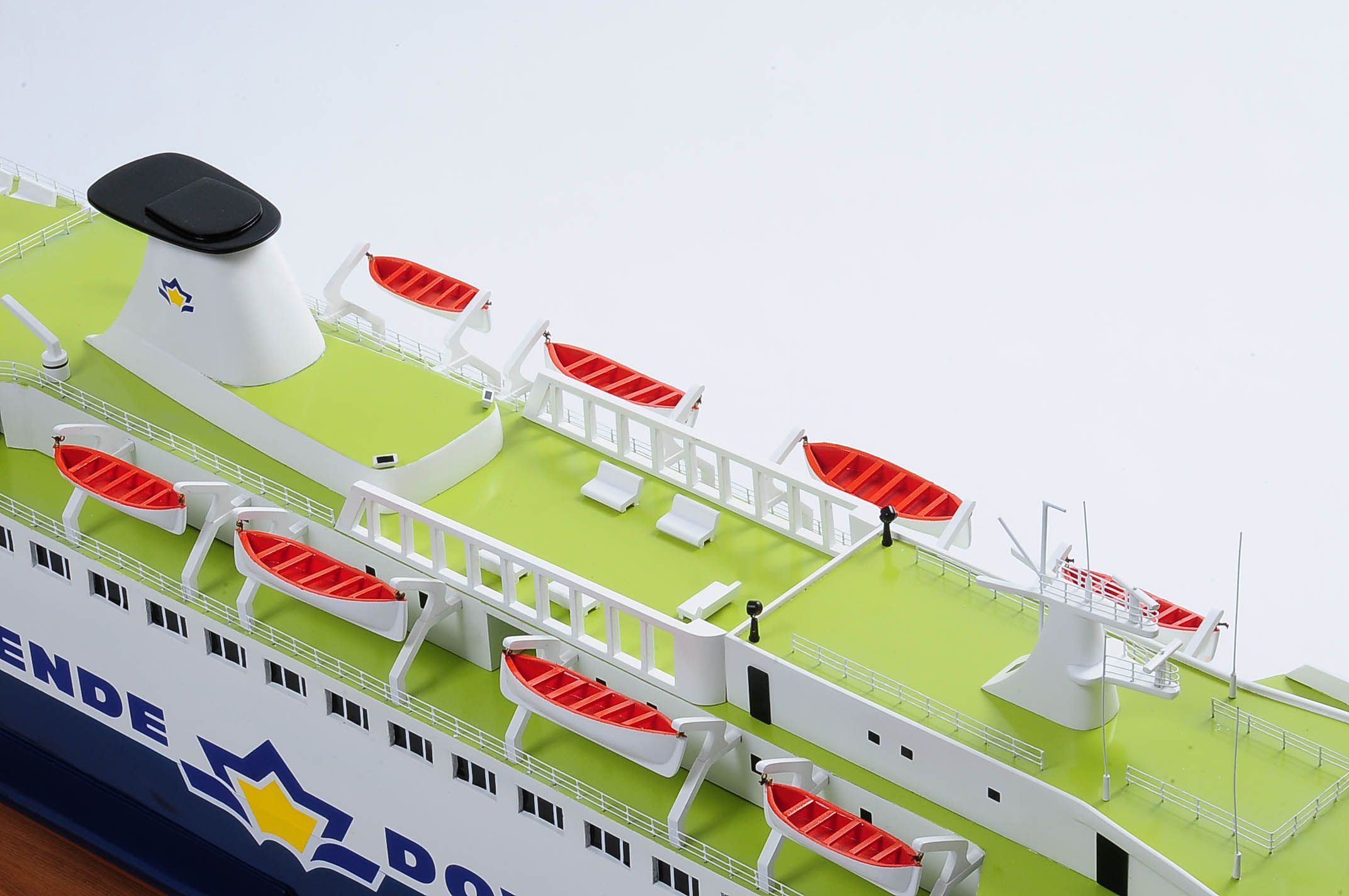 1255-5876-Pride-DOuvre-ship