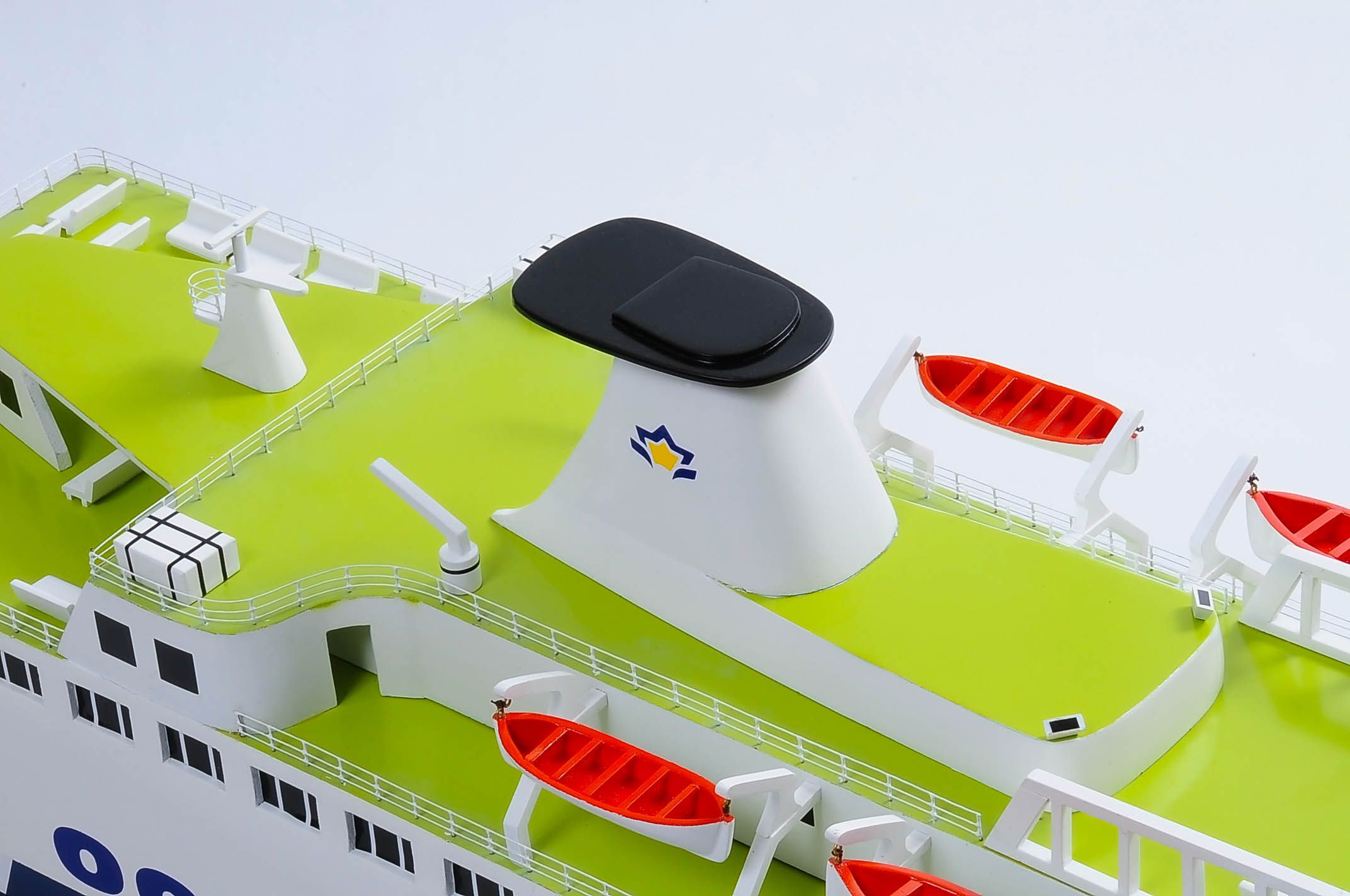 1255-5878-Pride-DOuvre-ship