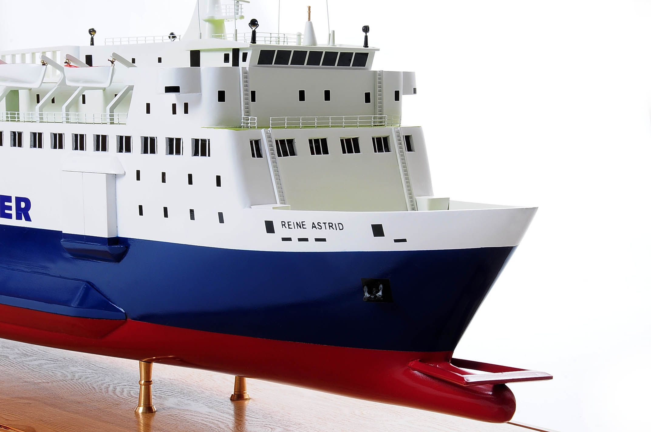 1255-5882-Pride-DOuvre-ship