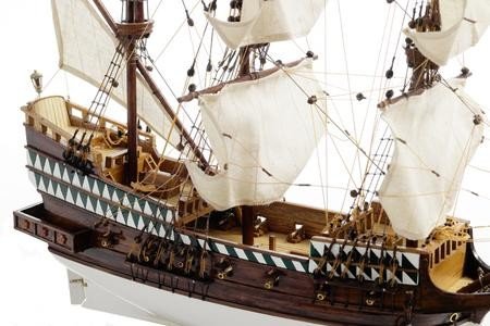 1423-3527-Golden-Hind-Ship-Model-Superior-Range