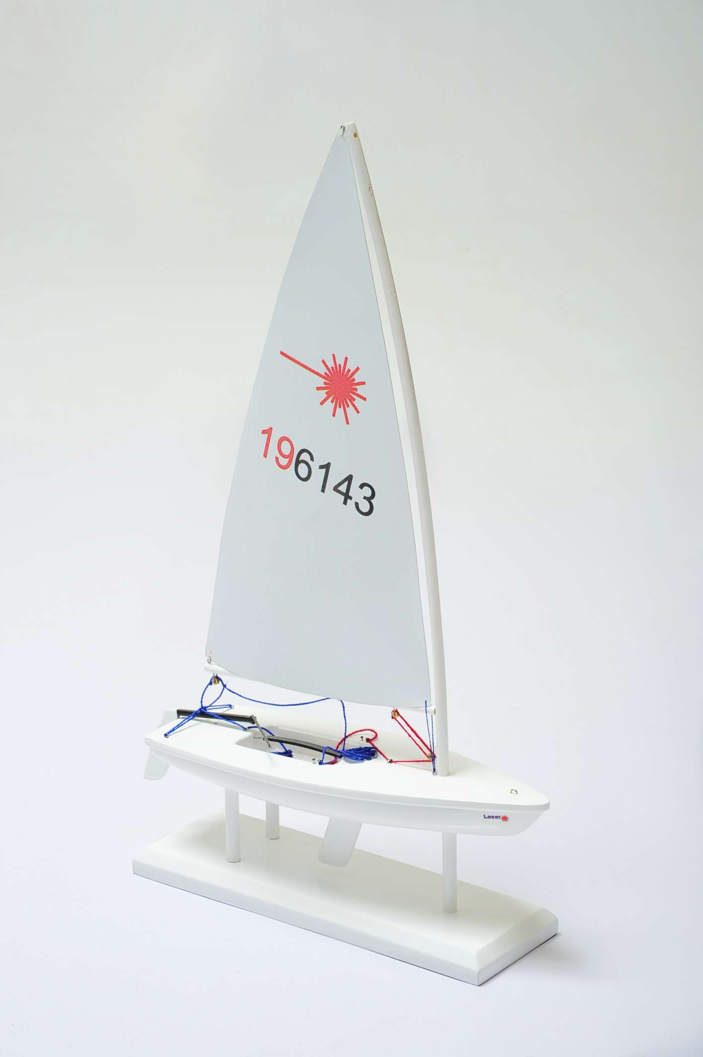 Laser 4.7 - Maquette de bateau