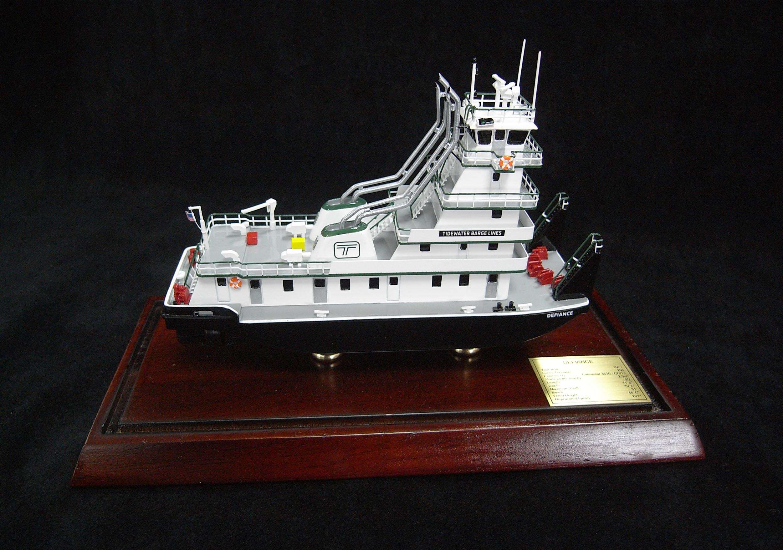 Remorqueur Pousseur Defiance - Maquette de bateau