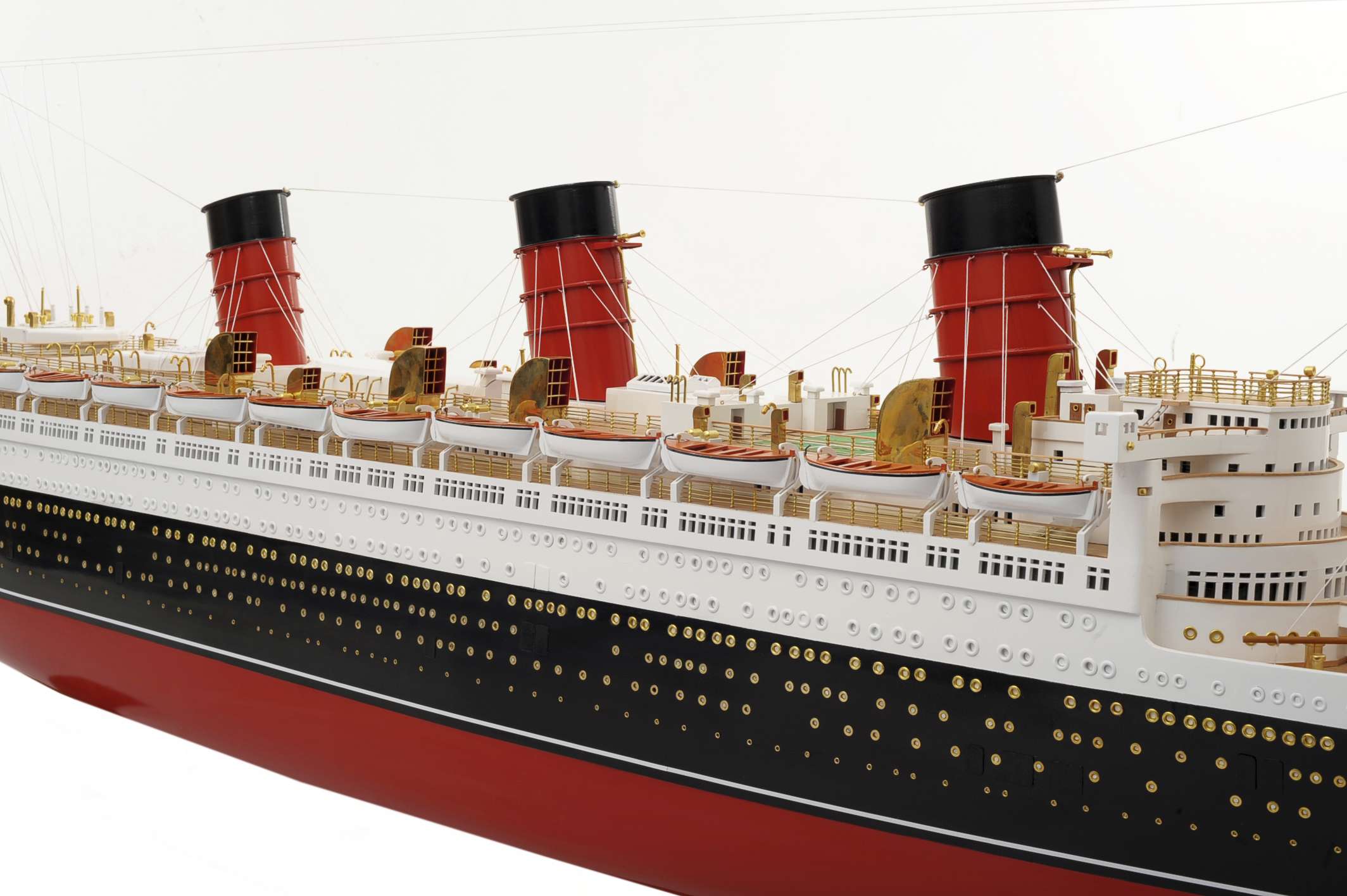 1484-4974-RMS-Queen-Mary-Model