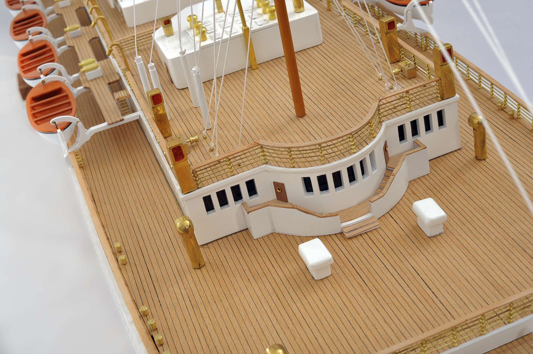 1484-4983-RMS-Queen-Mary-Model