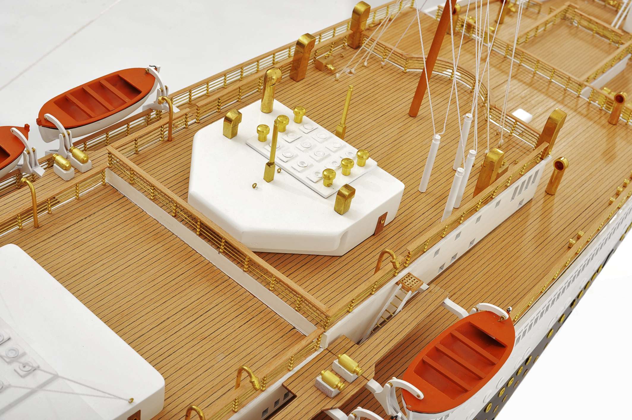 1484-4989-RMS-Queen-Mary-Model