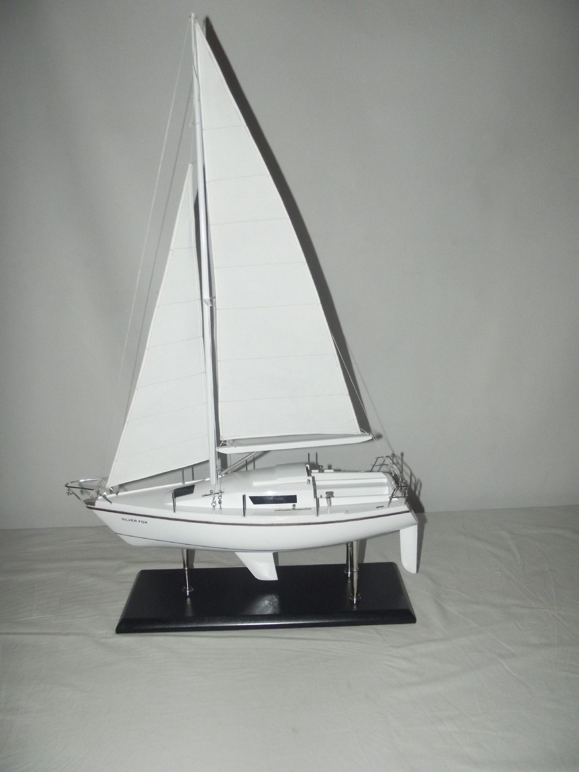 Maquette bateau - voilier Silver Fox Laser 28
