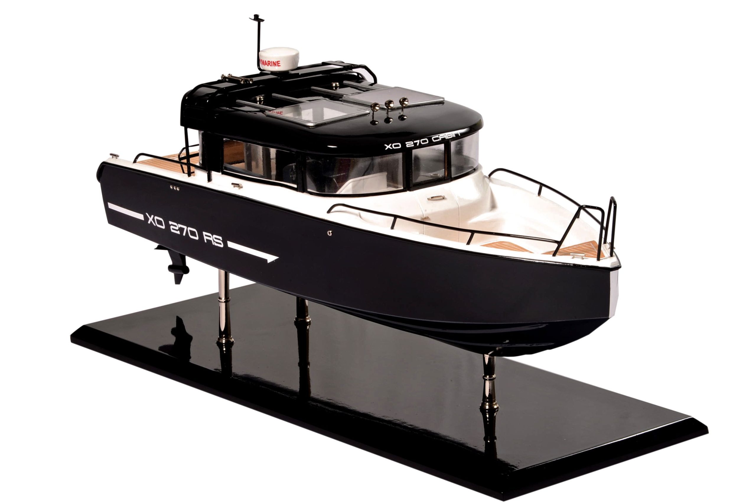 Maquette de bateau à cabine avant Bahari Xo