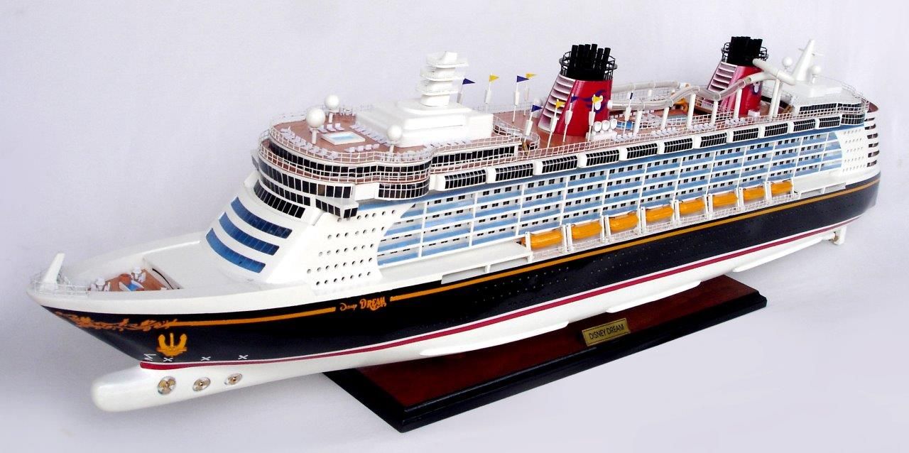 1990-11702-Disney-Dream-Model-boat