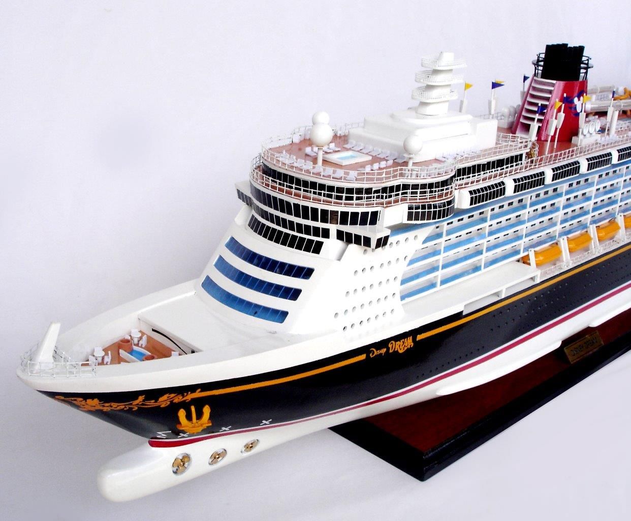 1990-11703-Disney-Dream-Model-boat