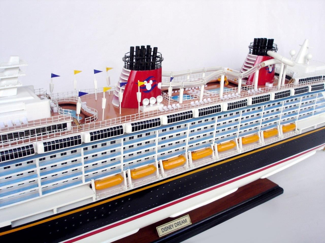 1990-11704-Disney-Dream-Model-boat
