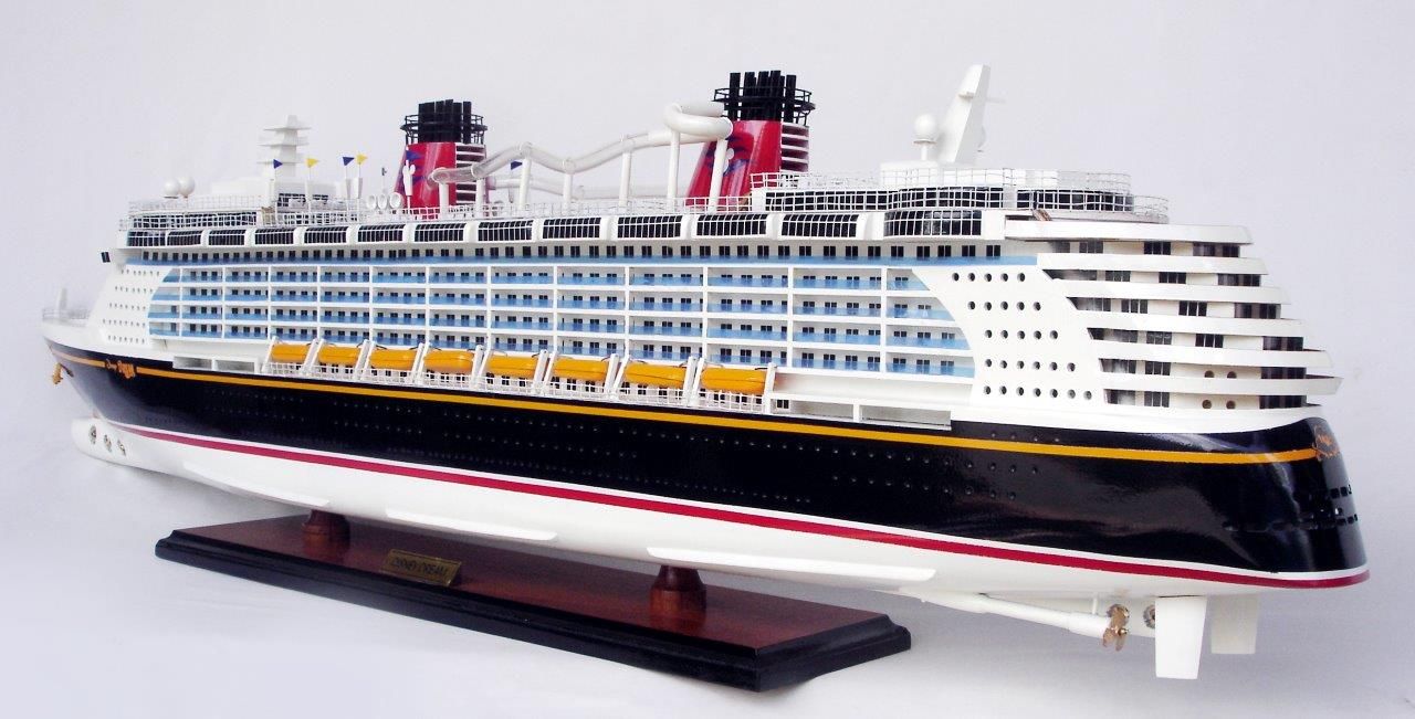 1990-11706-Disney-Dream-Model-boat