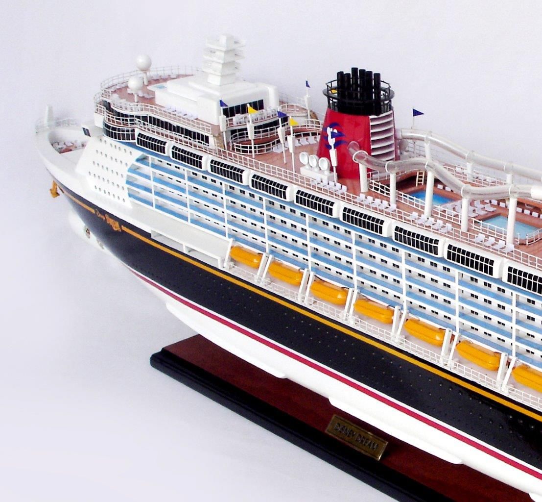 1990-11707-Disney-Dream-Model-boat