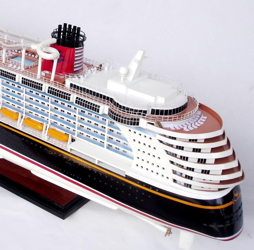 1990-11709-Disney-Dream-Model-boat