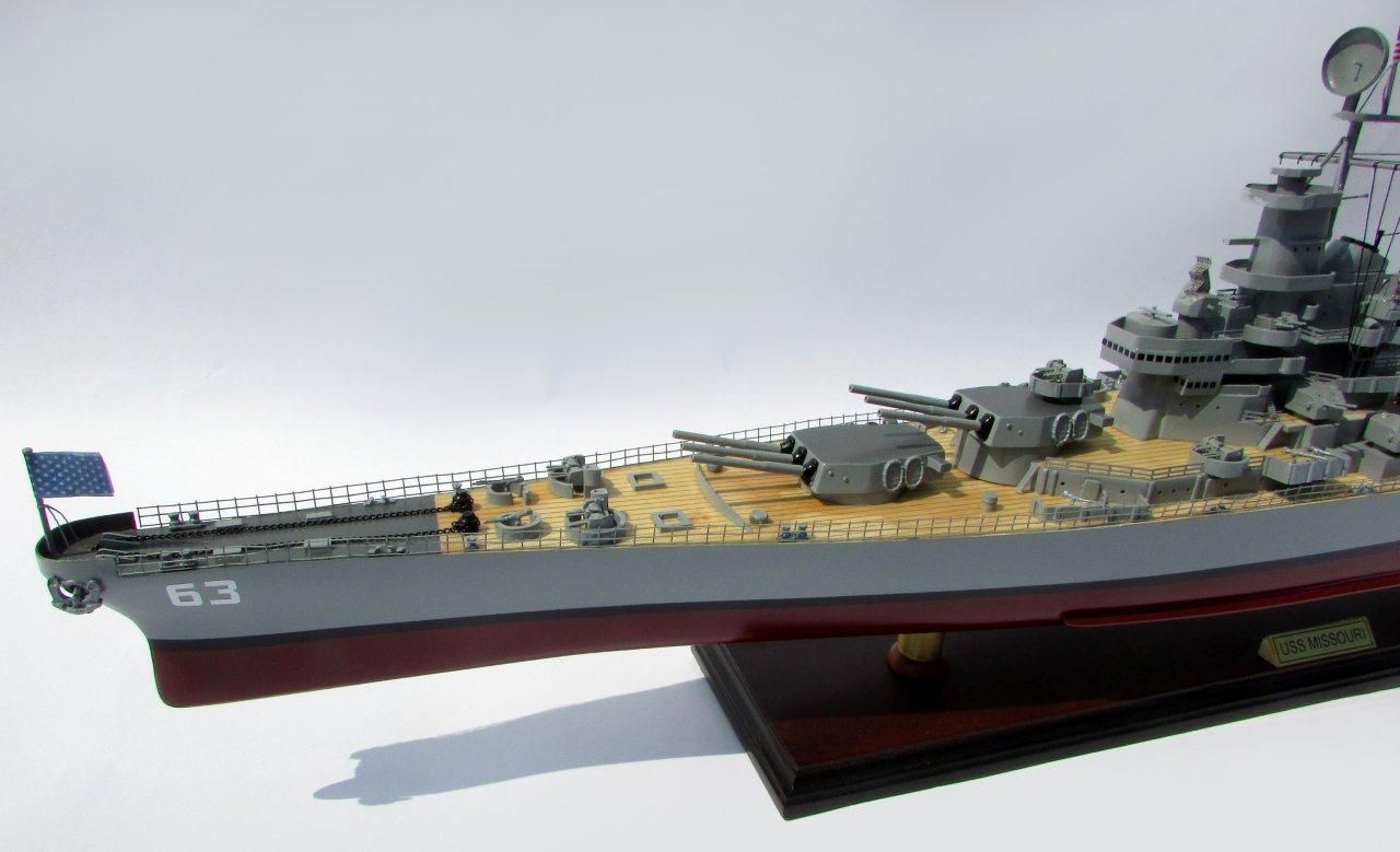 2015-12591-USS-Missouri-model-boat