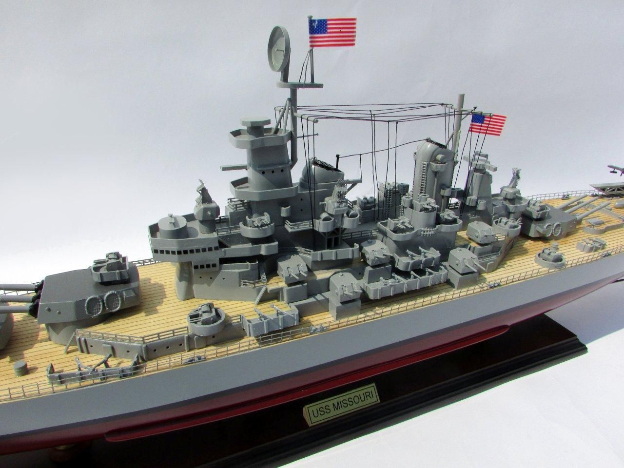 2015-12592-USS-Missouri-model-boat