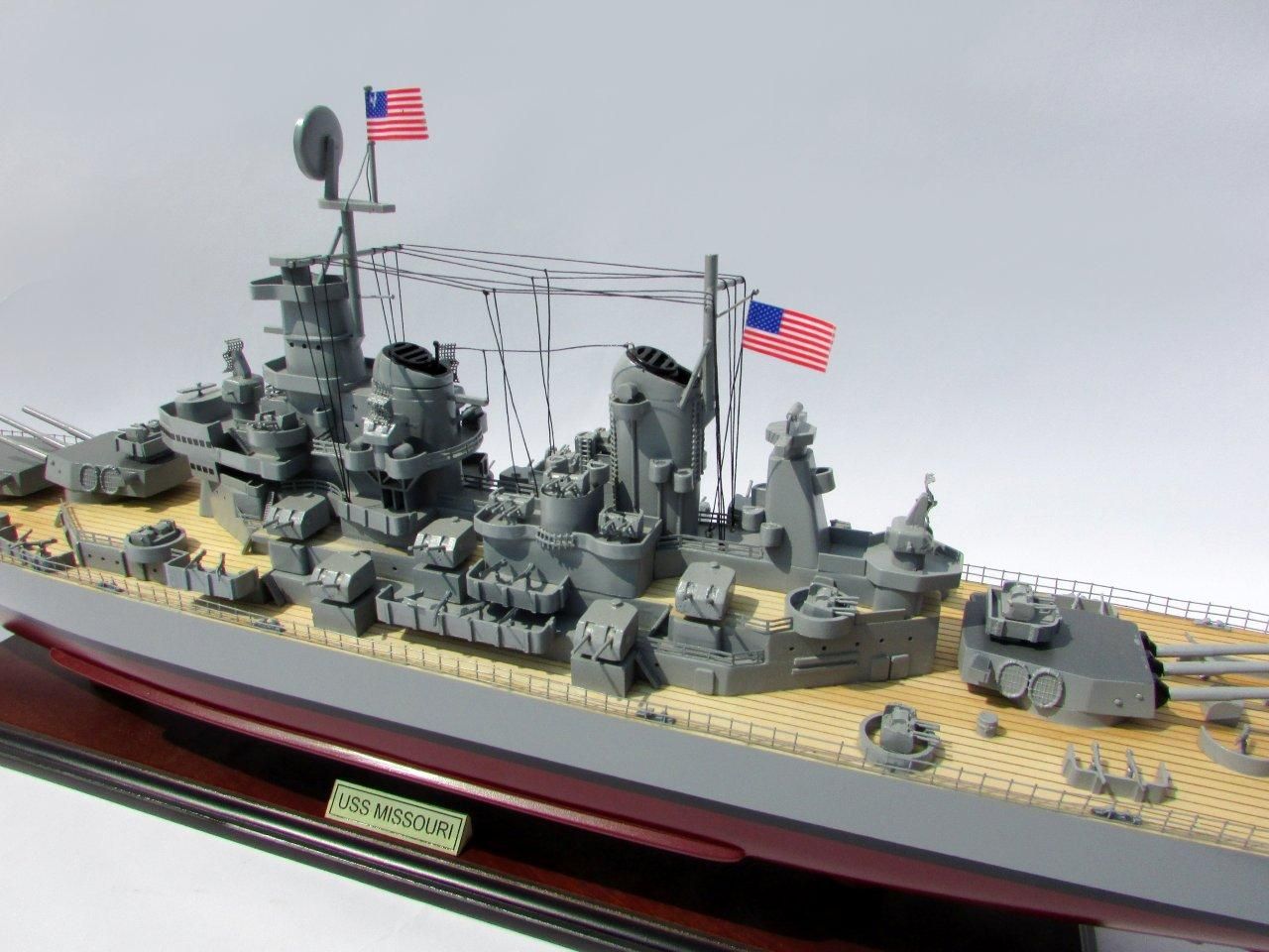 2015-12596-USS-Missouri-model-boat