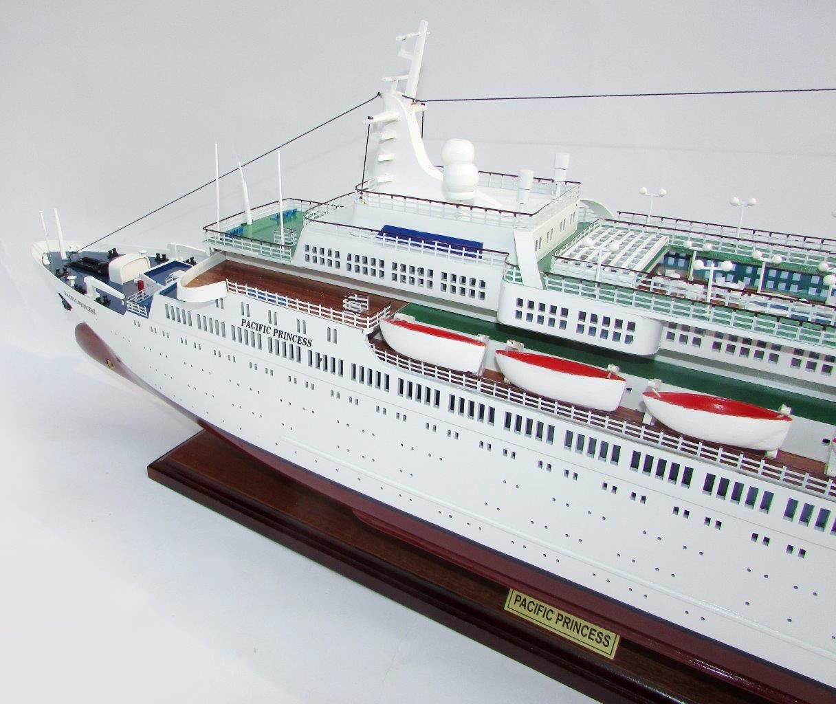 2036-12037-MS-Pacific-Princess-Model-Boat