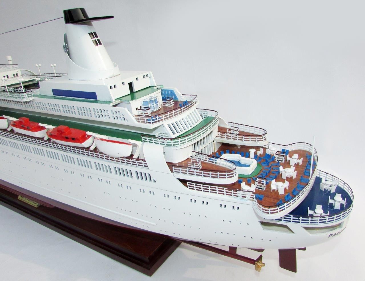 2036-12038-MS-Pacific-Princess-Model-Boat