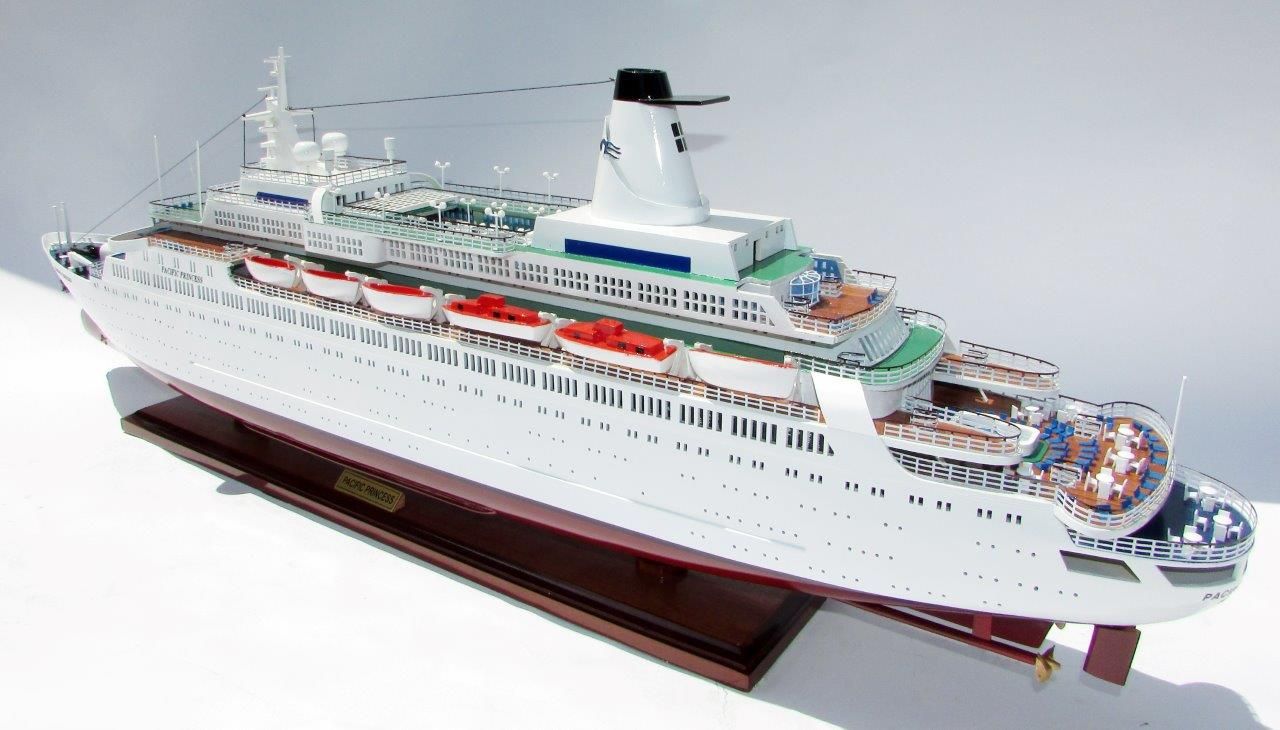 2036-12042-MS-Pacific-Princess-Model-Boat