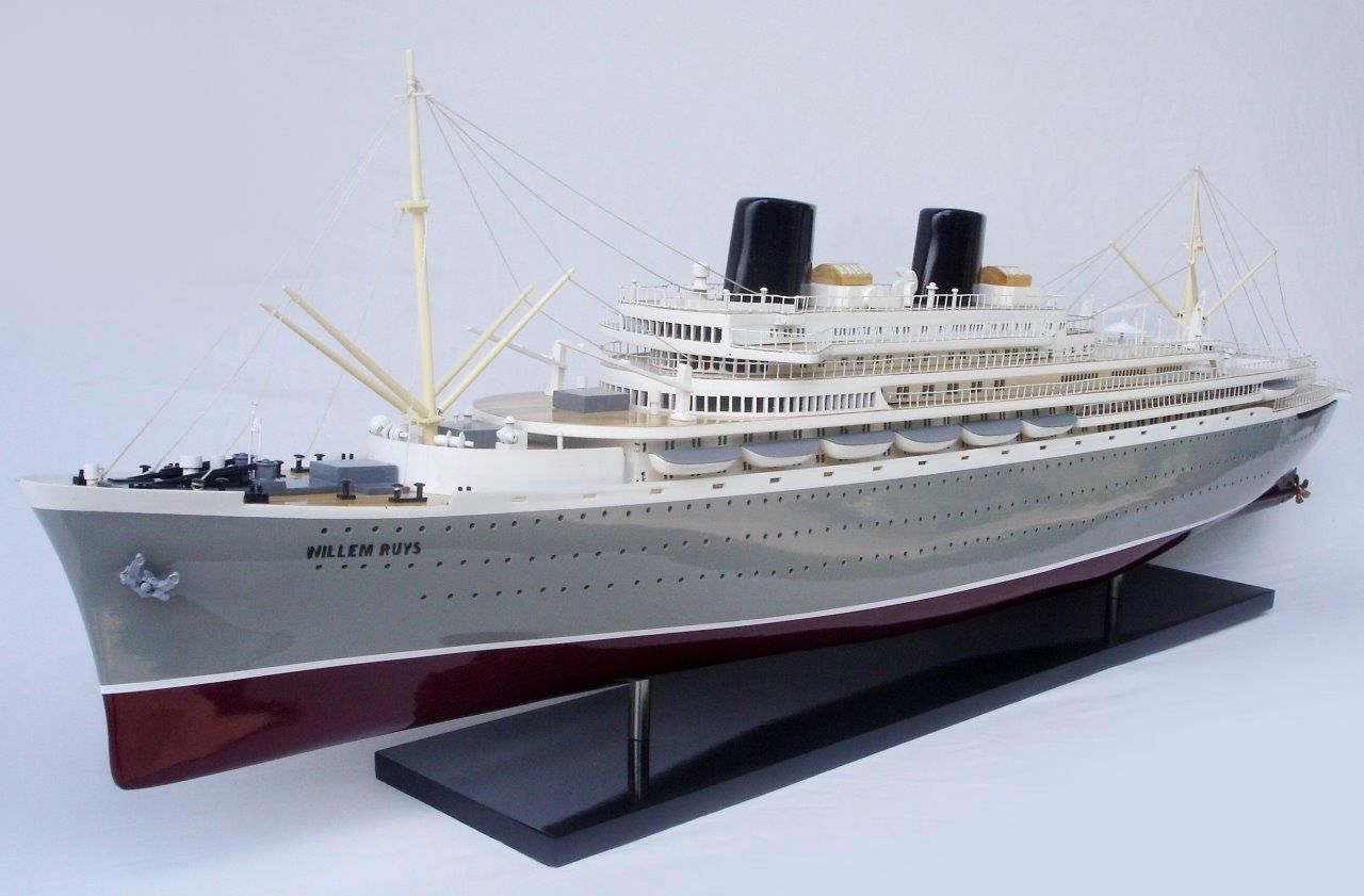 2040-12059-MS-Willem-Ruys-Ship-Model