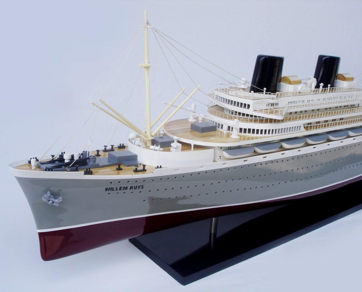 2040-12060-MS-Willem-Ruys-Ship-Model