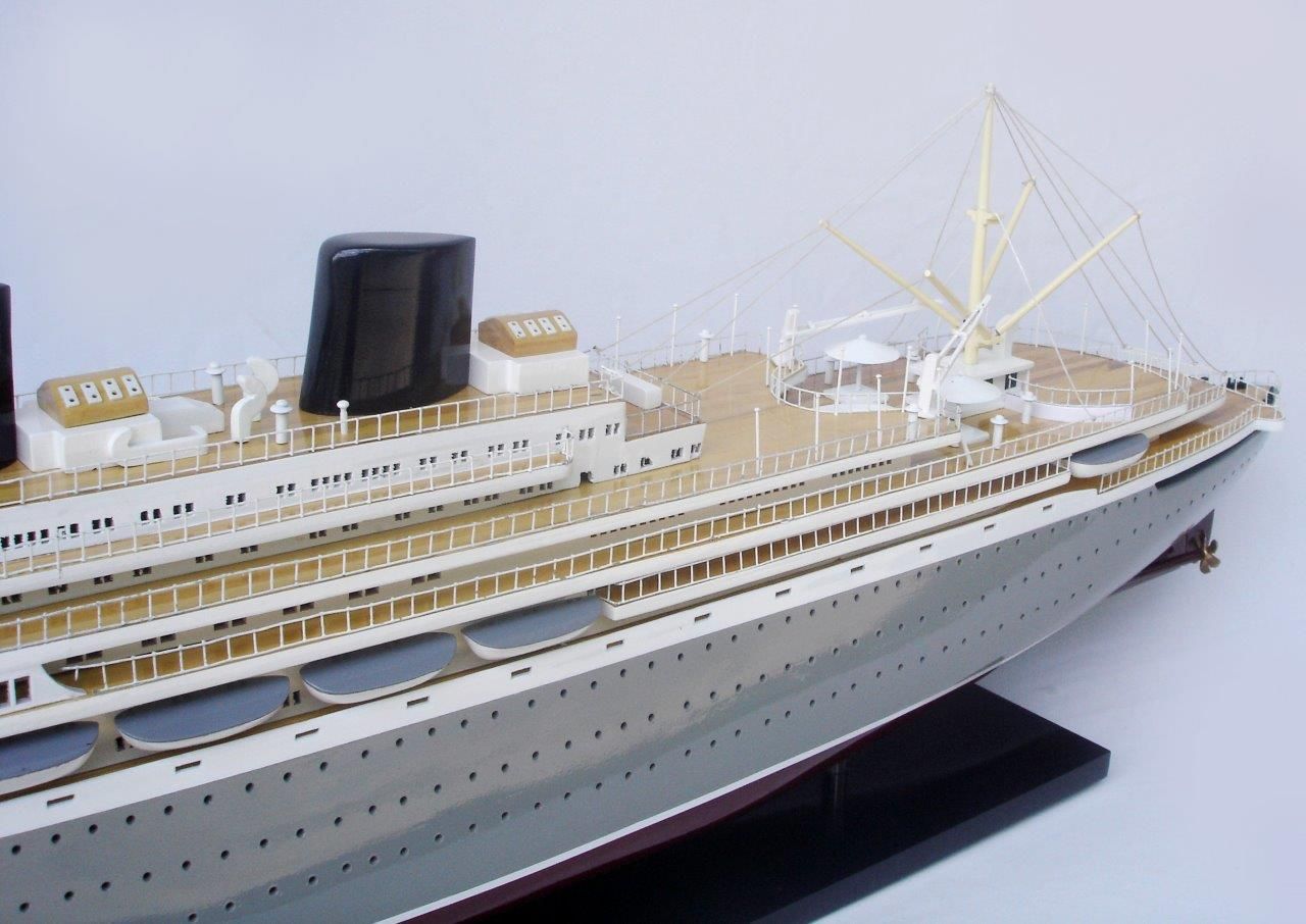 2040-12061-MS-Willem-Ruys-Ship-Model