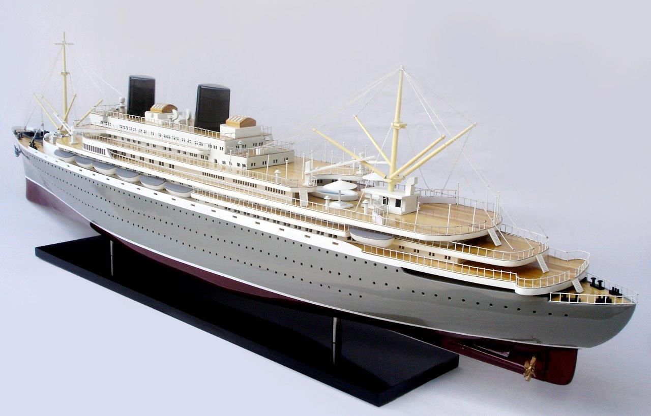 2040-12062-MS-Willem-Ruys-Ship-Model