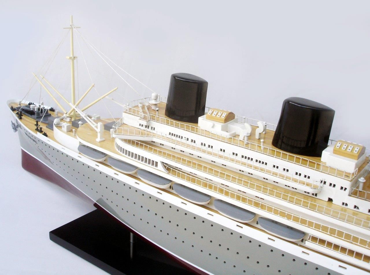 2040-12063-MS-Willem-Ruys-Ship-Model