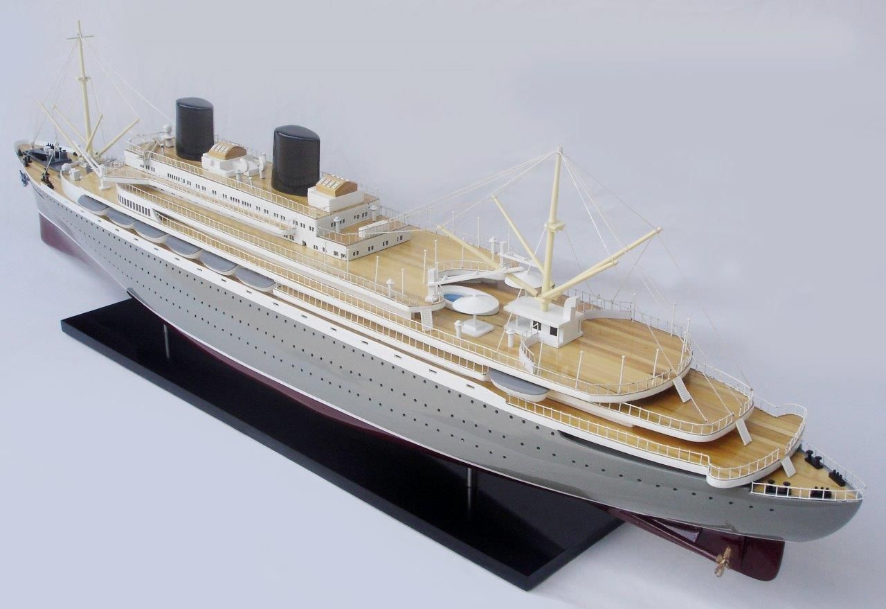 2040-12065-MS-Willem-Ruys-Ship-Model