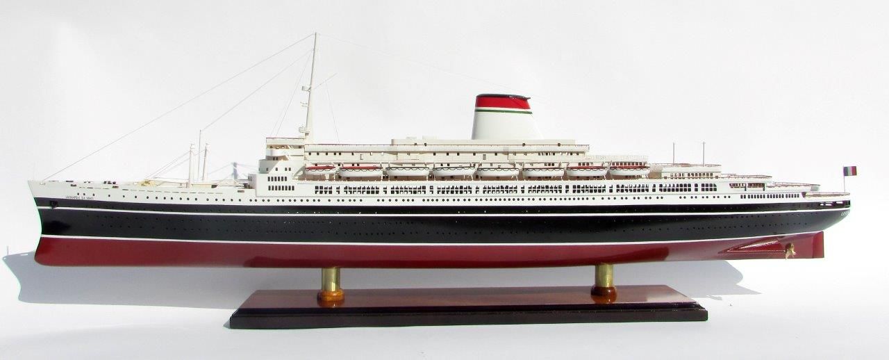 Maquette de bateau SS Leonardo Da Vinci Coque noire et rouge - GN