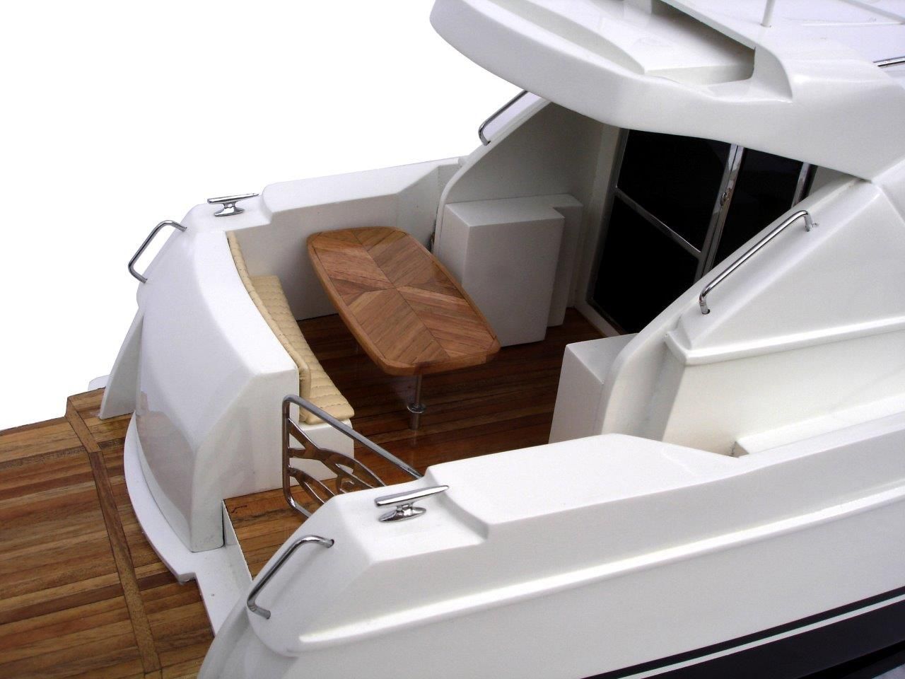 2061-12211-Riviera-4700-model-boat