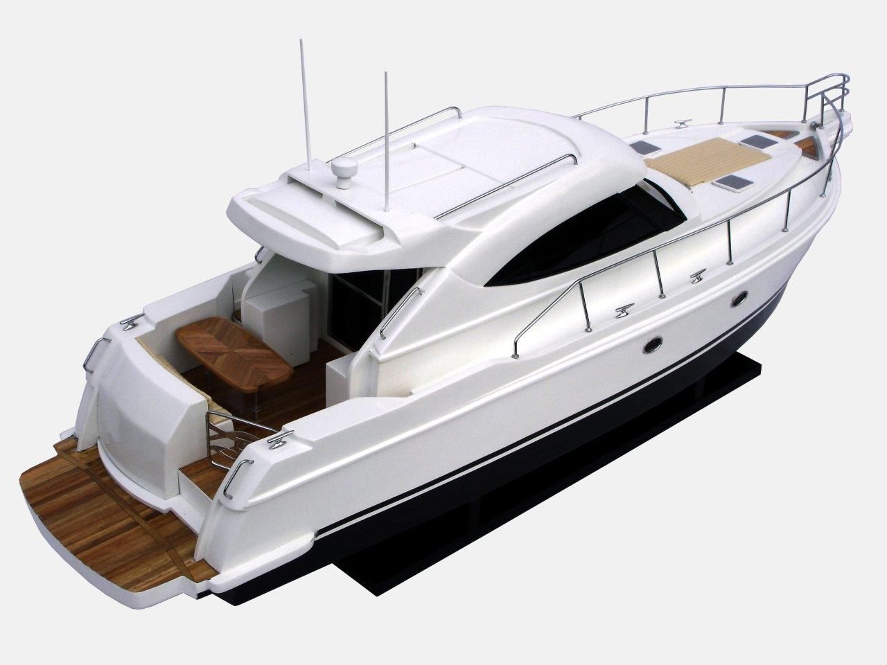 2061-12213-Riviera-4700-model-boat