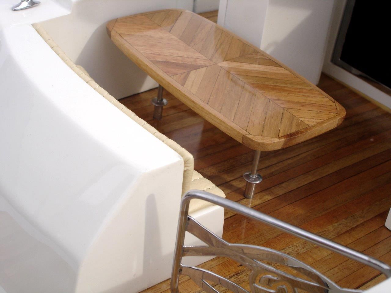 2061-12214-Riviera-4700-model-boat