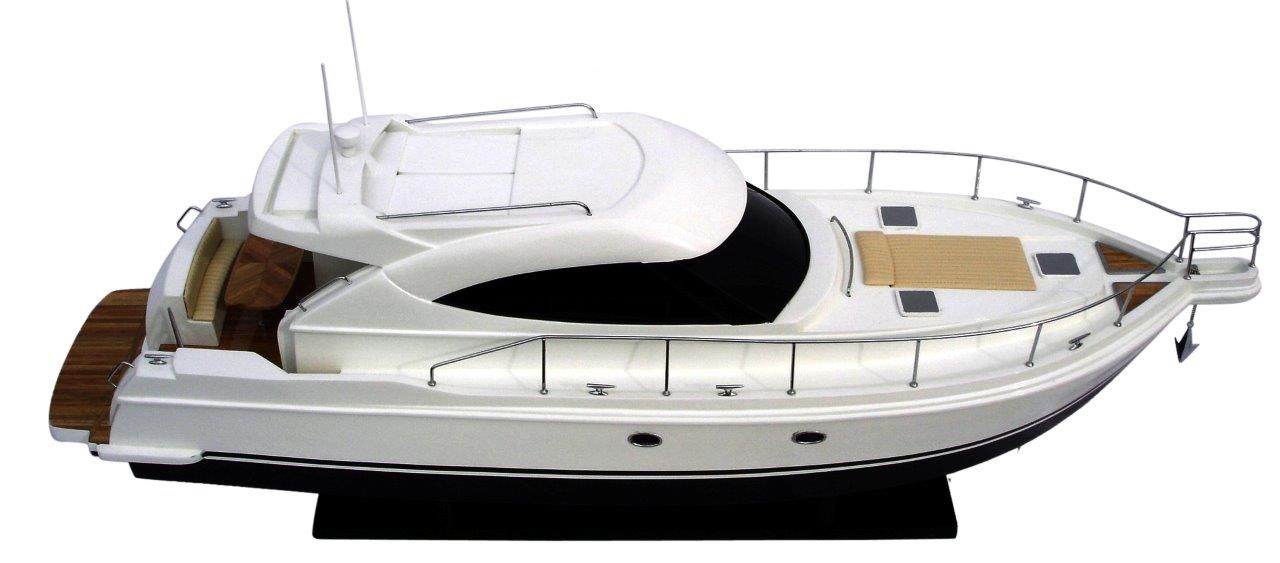 2061-12216-Riviera-4700-model-boat