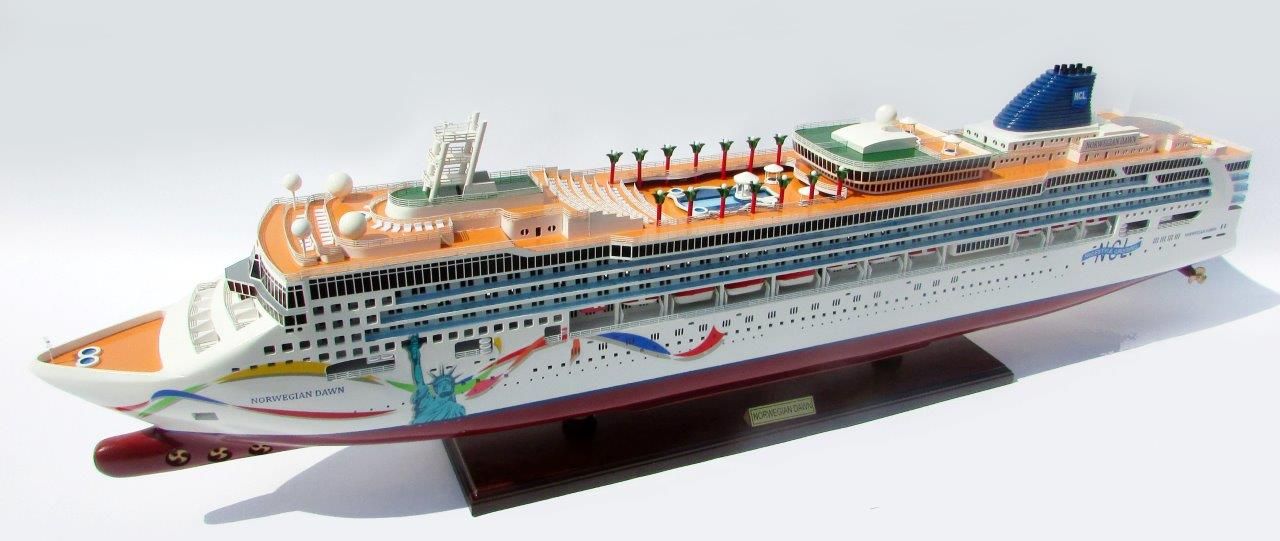 2079-12337-Norwegian-Dawn-with-Statue-Liberty-Artwork