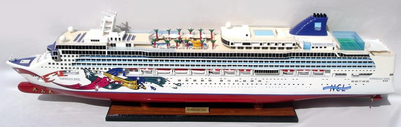 2082-12354-Norwegian-Jewel-Model-Boat