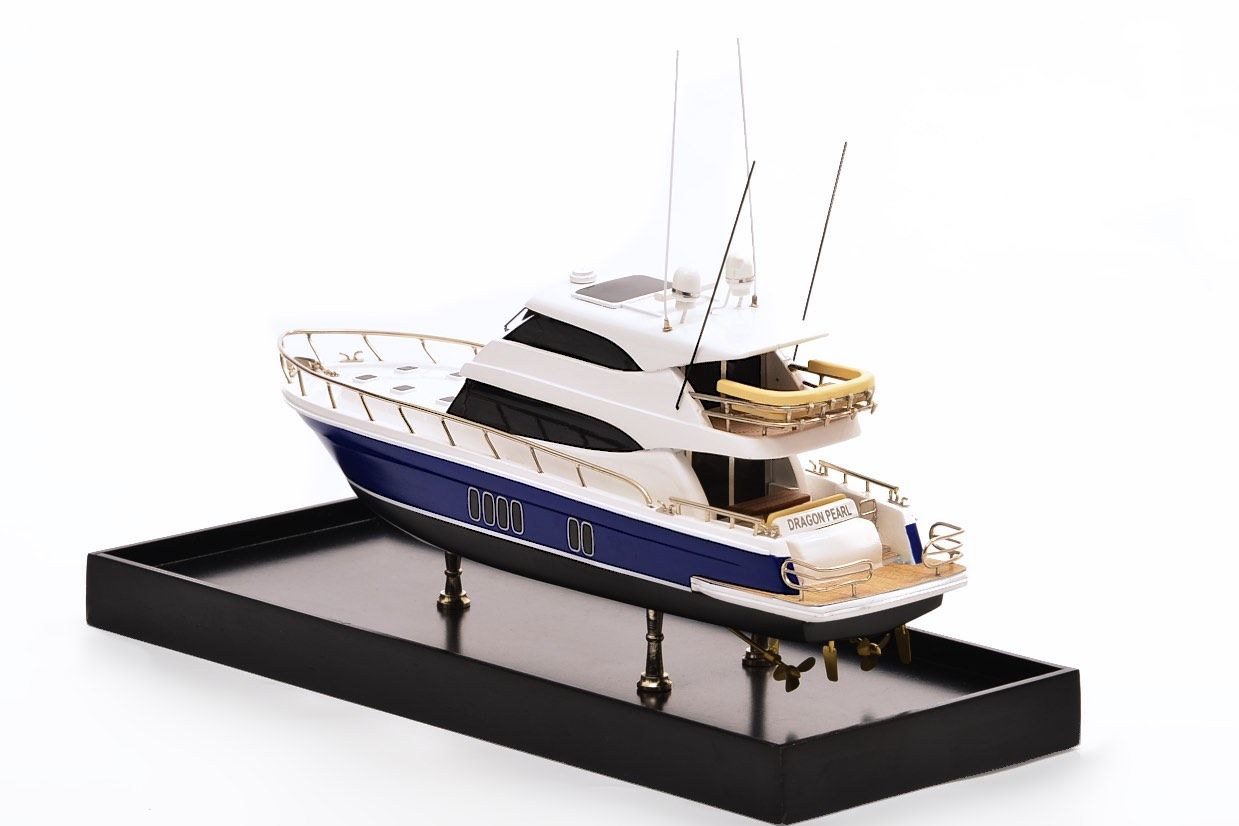 2189-12898-Maritimo-70-Model-Yacht