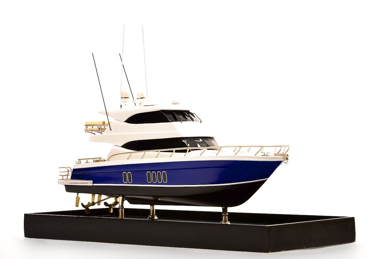 2189-12900-Maritimo-70-Model-Yacht