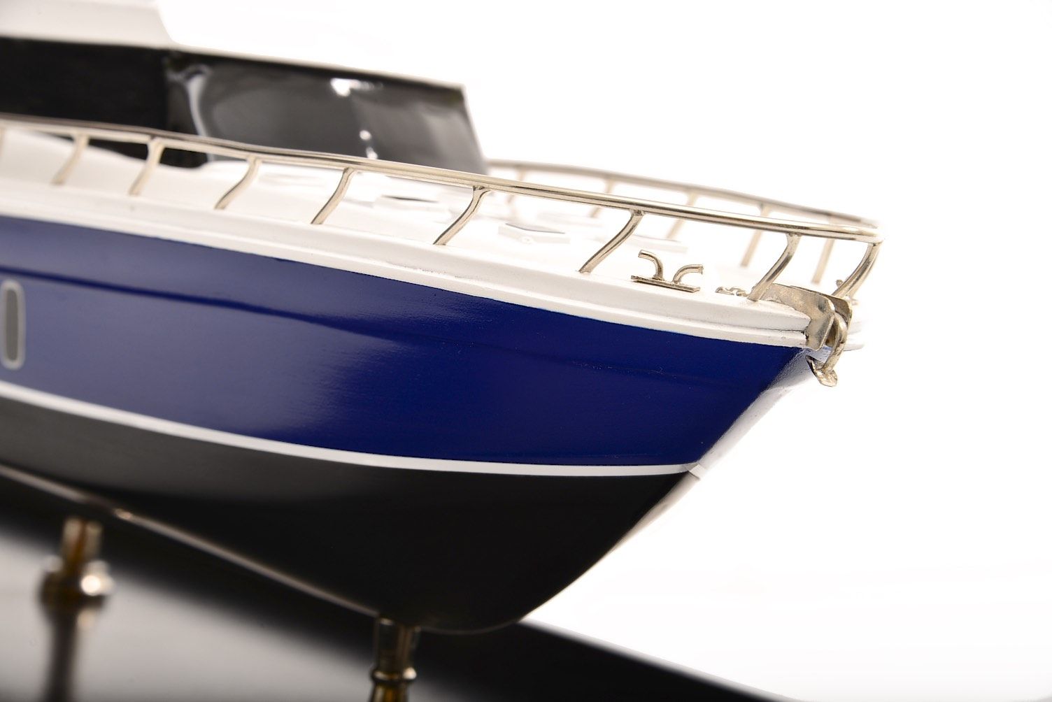 2189-12901-Maritimo-70-Model-Yacht