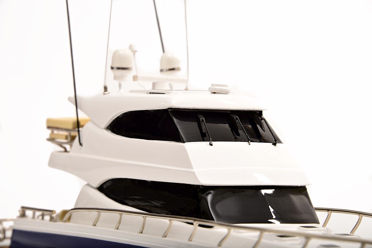 2189-12902-Maritimo-70-Model-Yacht