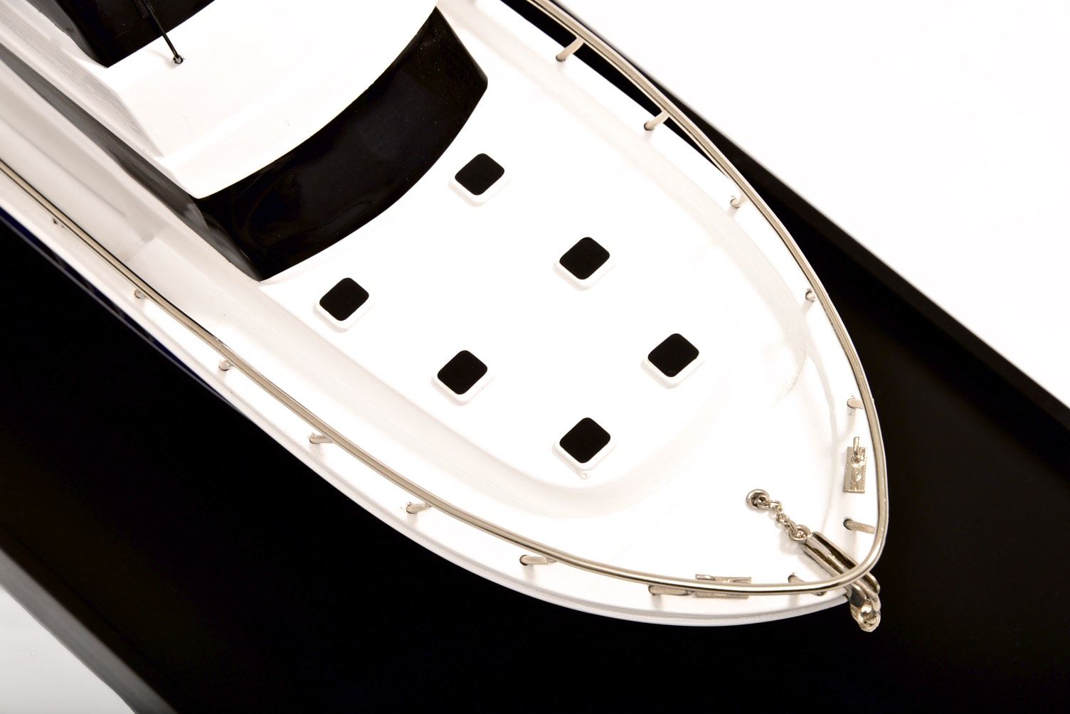 2189-12903-Maritimo-70-Model-Yacht