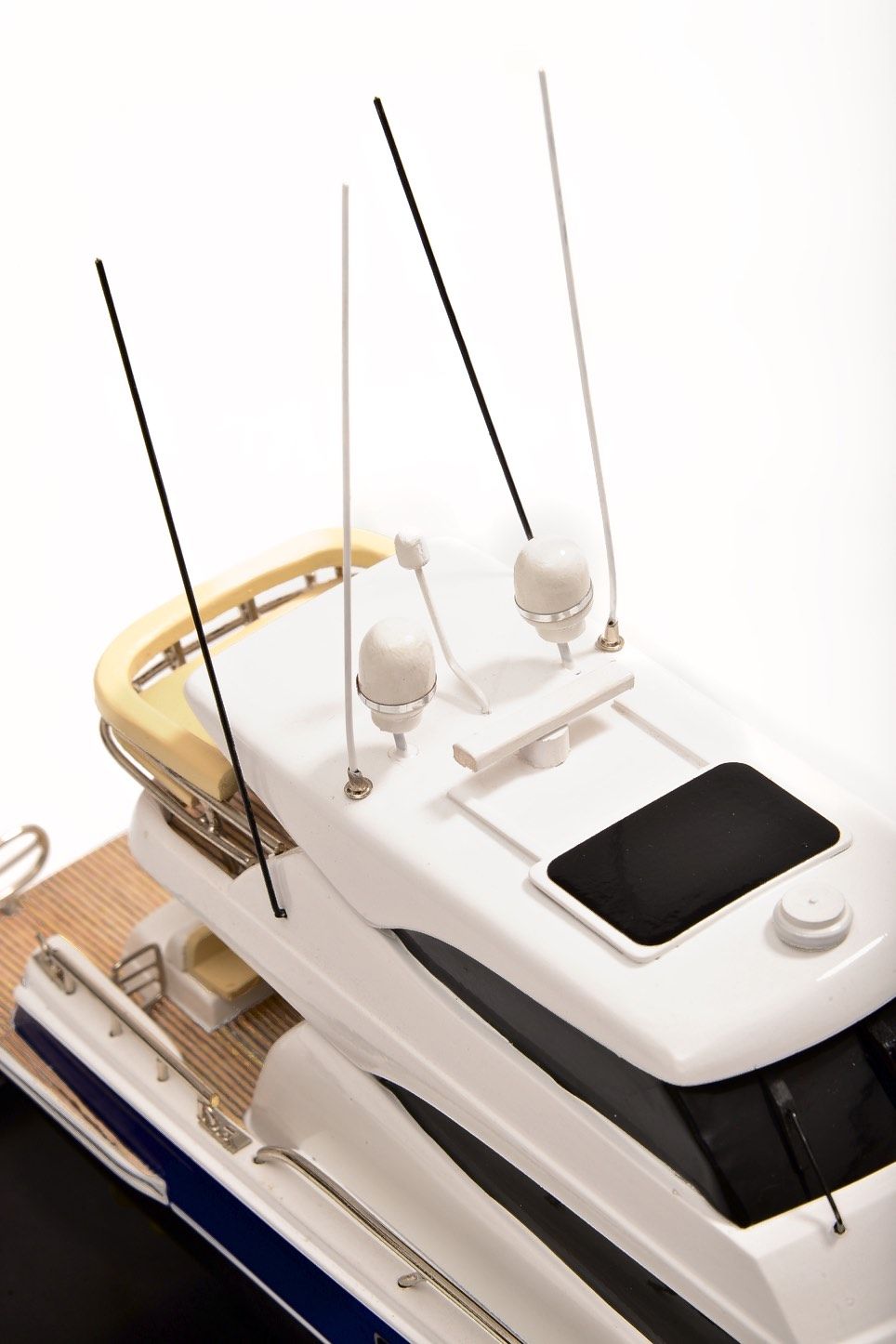2189-12904-Maritimo-70-Model-Yacht