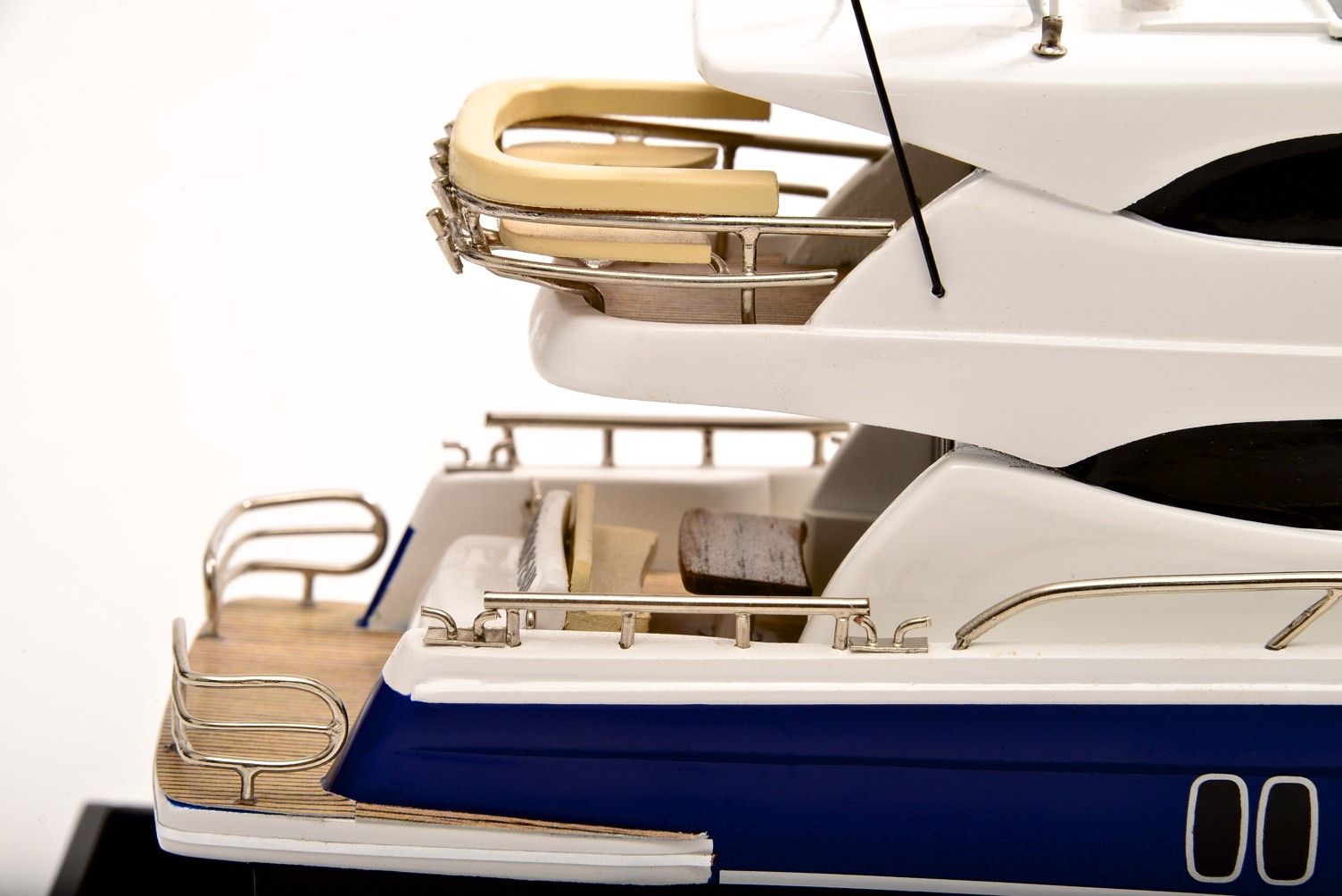2189-12908-Maritimo-70-Model-Yacht