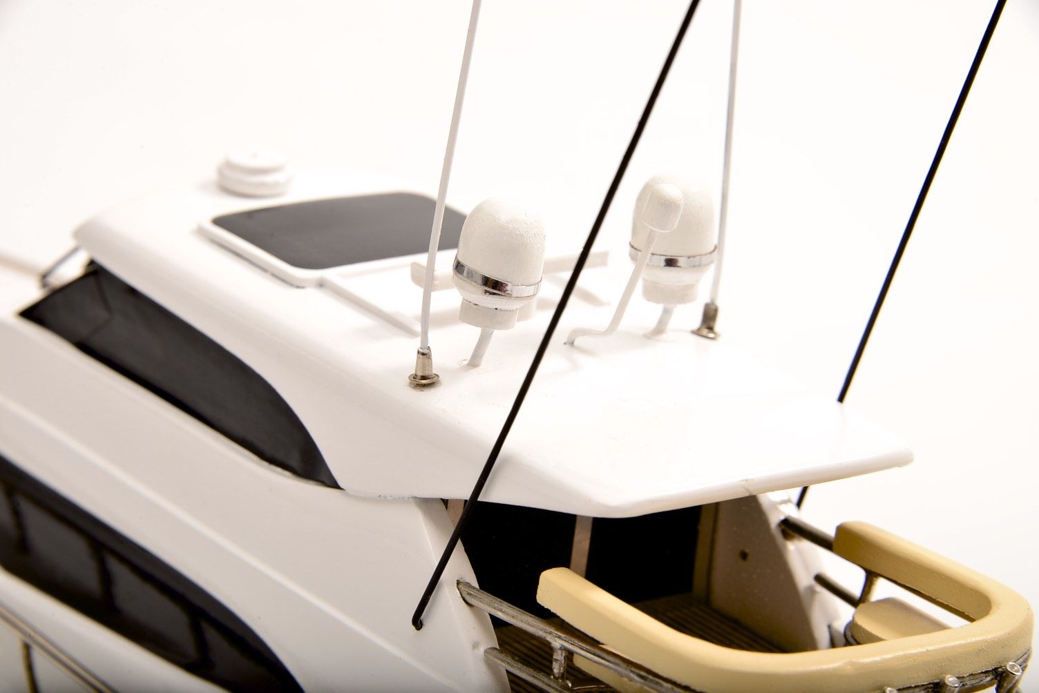 2189-12911-Maritimo-70-Model-Yacht