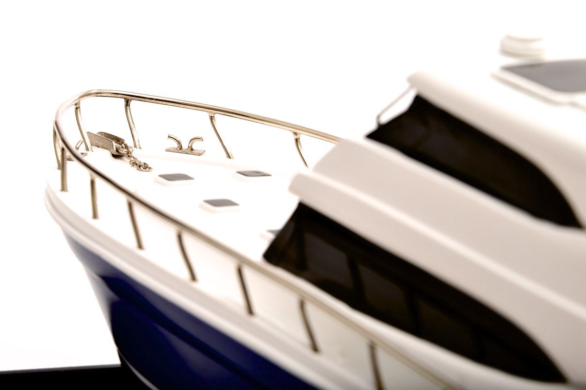 2189-12915-Maritimo-70-Model-Yacht