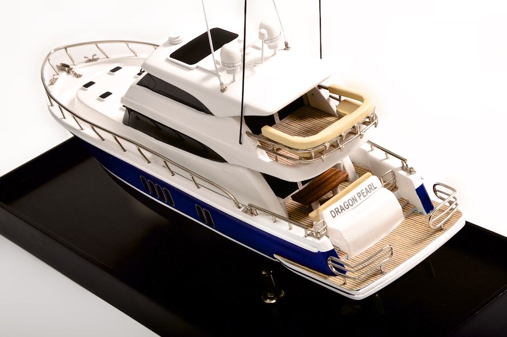 2189-12917-Maritimo-70-Model-Yacht